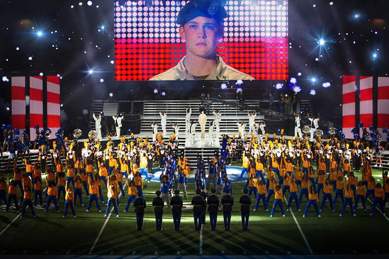 billy-lynn-played-by-joe-alwyn-oversees-dancers-and-alabama-state-marching-hornets-in-billy-lynn-s-long-halftime-walk-by-ang-lee