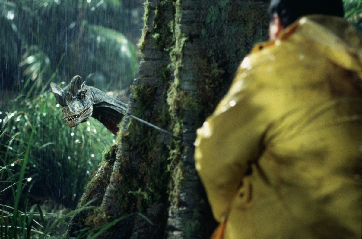 The seemingly playful dilophosaurus is more dangerous than it initially looks.