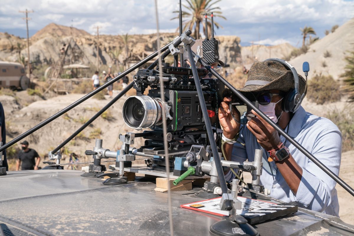  Setting up a shot on the hood of the truck, the cinematographer examines the effect of a pola filter.